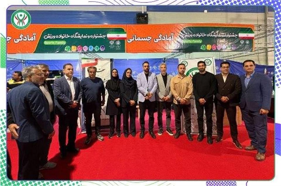 بازدید حسین غیاثی، معاون سلامت و تربیت‌بدنی شهرداری مشهد از غرفه هیأت آمادگی جسمانی و تندرستی خراسان رضوی